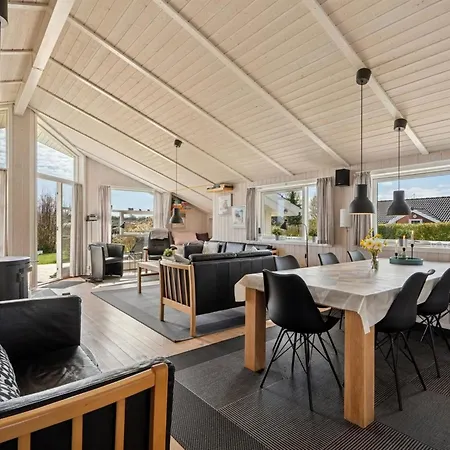Tjakko - 900m From The Sea By Interhome Nedre Lysabild