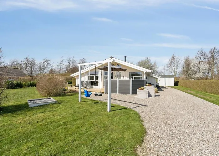 Holiday home Tjakko - 900m From The Sea By Interhome