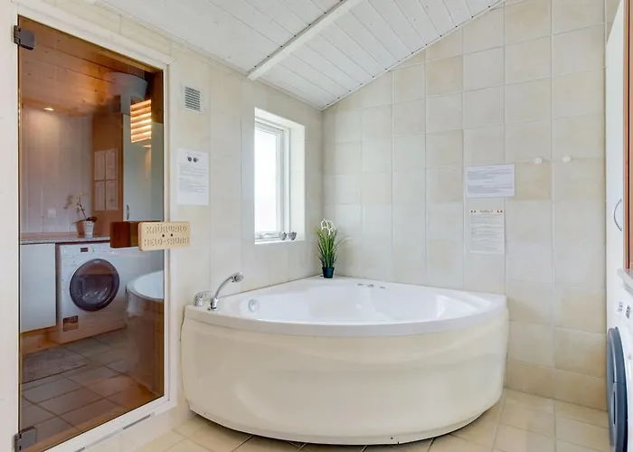 Holiday home Tjakko - 900m From The Sea By Interhome *